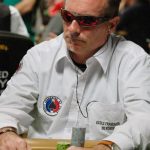 Tells et attitudes non verbales au poker